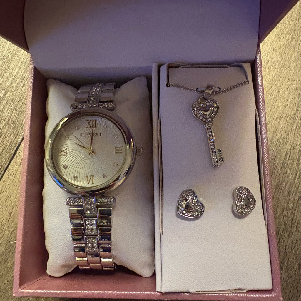 Ellen Tracy Womens Watch Set 25$